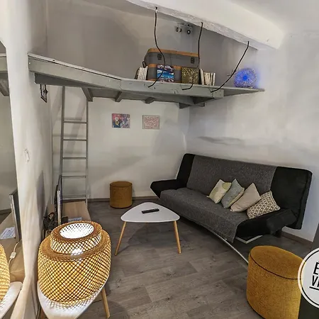 Lumineux Duplex Dans L'ecusson Nimois - Atypique Wifi Hyper Centre Lägenhet