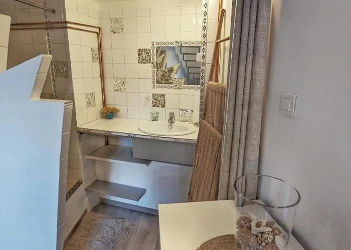 Lumineux Duplex Dans L'ecusson Nimois - Atypique Wifi Hyper Centre * Nimes